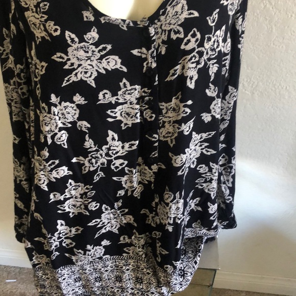 Peasant top by VOLCOM - Picture 3 of 4